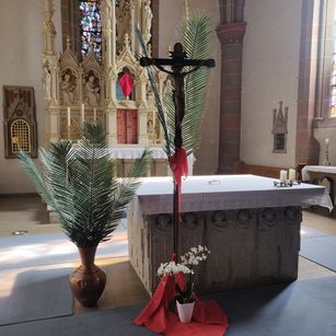 Blick in die Pfarrkirche am Palmsonntag